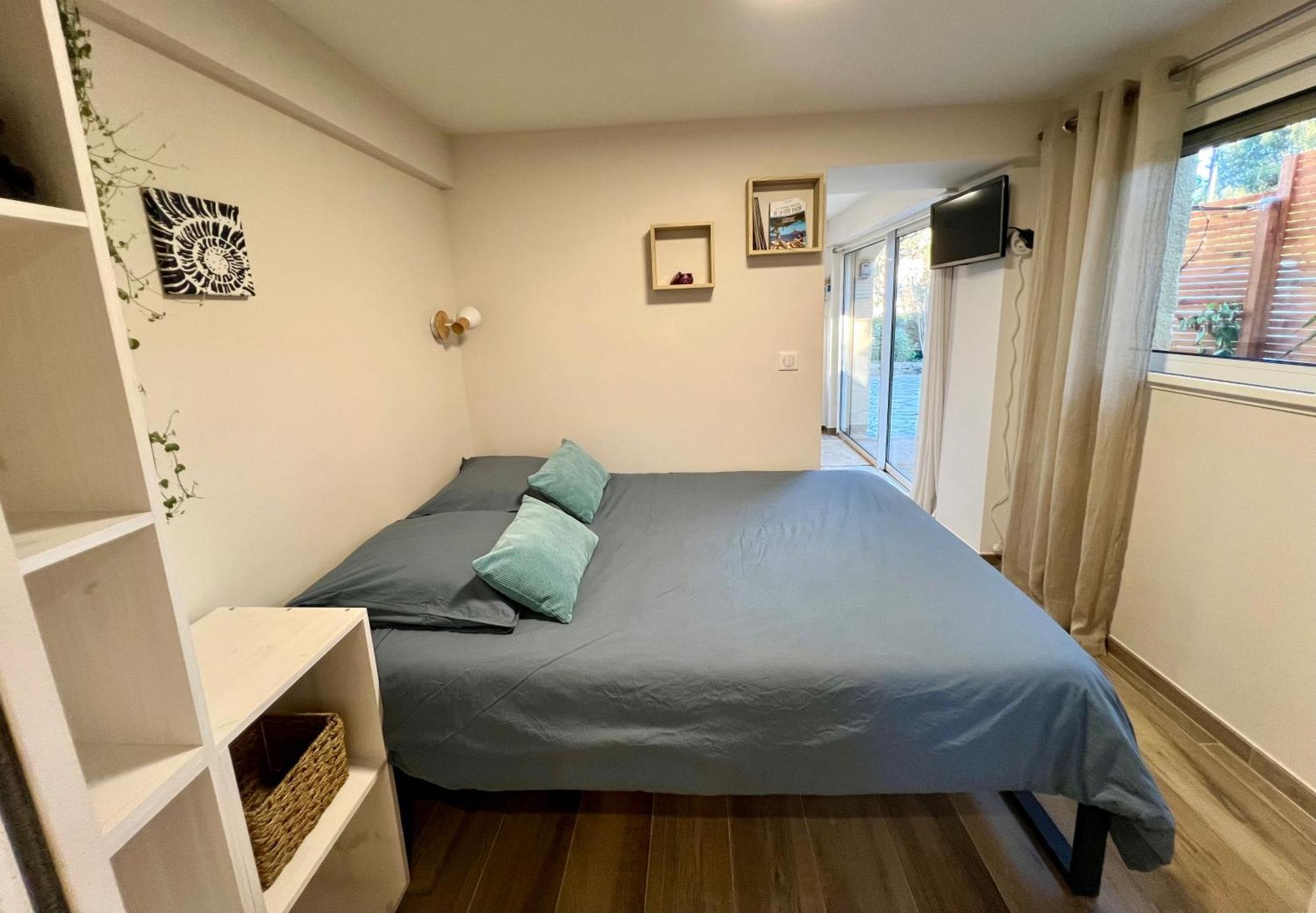 Studio With Private Car Park And Air Con Valbonne Extérieur photo
